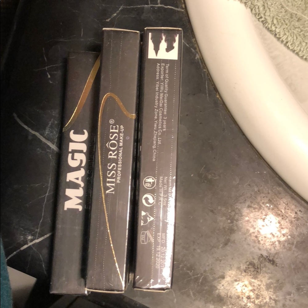 Miss Rose Wing eyeliner